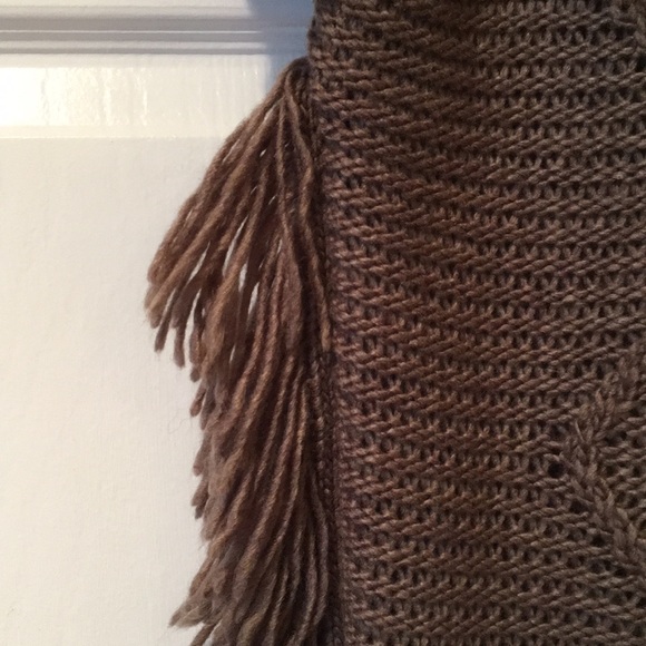 Short Sleeve Fringe Sweater - Picture 7 of 7